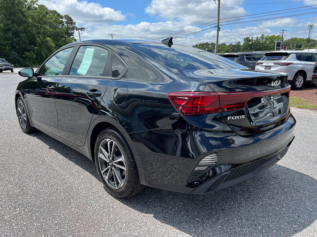 Used 2023 Kia Forte LXS FWD image 3