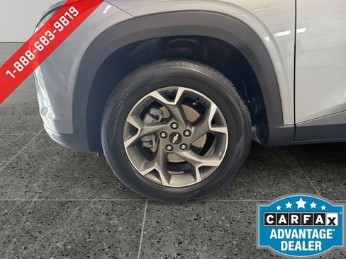Used 2025 Chevrolet Trax LT FWD image 25