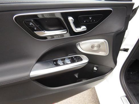 Used 2025 Mercedes-Benz C 300 4MATIC Sedan image 8