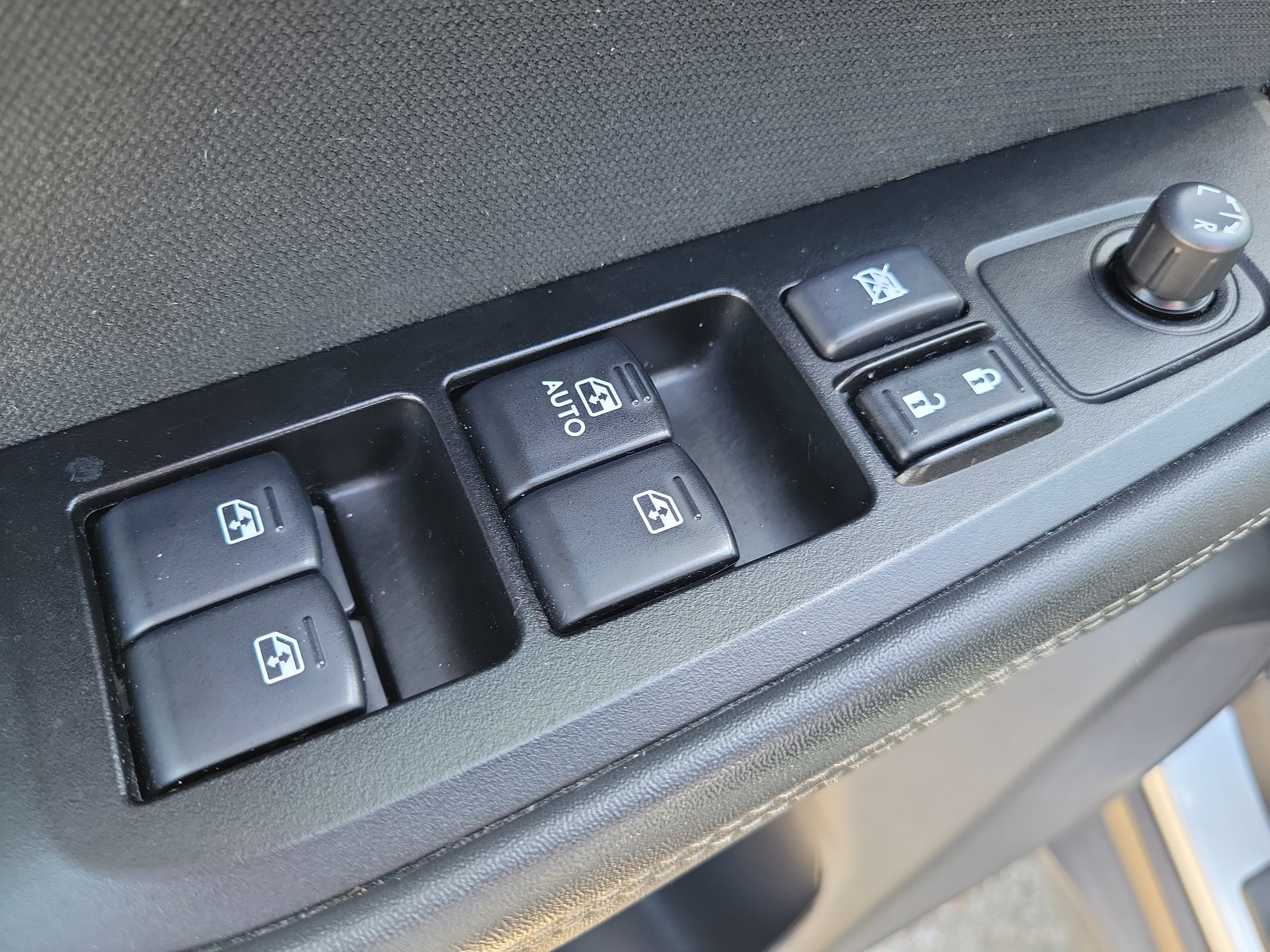 Used 2017 Subaru Outback 2.5i AWD/4WD image 18