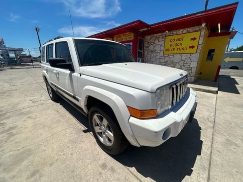 Used 2007 Jeep Commander Sport image 3