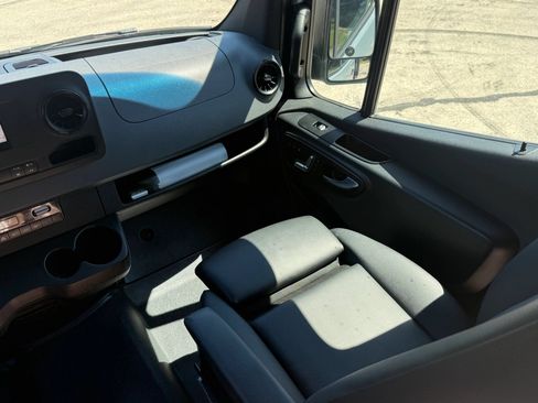 Used 2020 Mercedes-Benz Sprinter 2500 w/ Comfort Plus Package image 24
