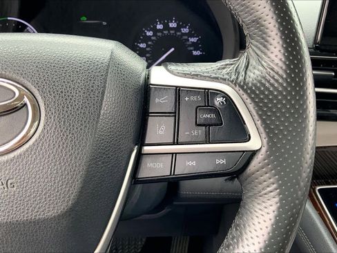 Used 2023 Toyota Sienna XLE image 23