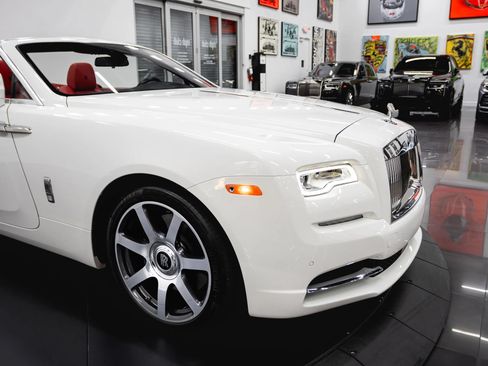 Used 2017 Rolls-Royce Dawn RWD image 30