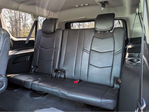 Used 2020 Cadillac Escalade ESV Luxury AWD/4WD image 12