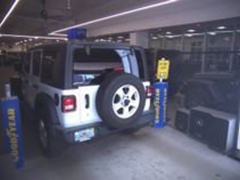 Used 2018 Jeep Wrangler Unlimited Sport S AWD/4WD image 21
