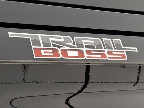 Used 2020 Chevrolet Silverado 1500 LT Trail Boss w/ Midnight Edition image 33