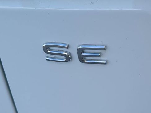 Used 2025 Volkswagen Atlas Peak Edition SE AWD/4WD image 11