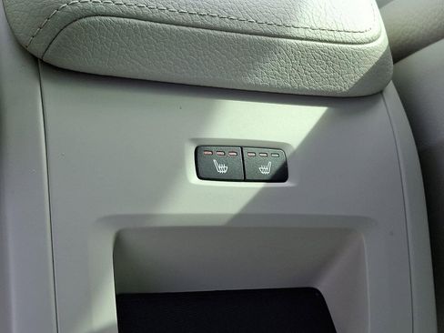 Certified 2022 Volvo XC60 B5 Momentum w/ Climate Package image 11