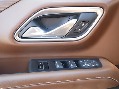 Used 2024 Chevrolet Suburban High Country image 12