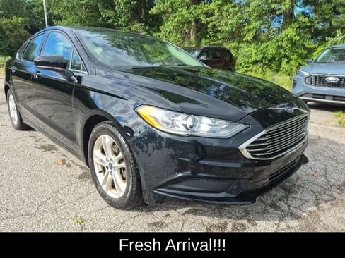 Used 2018 Ford Fusion SE w/ Fusion SE Technology Package FWD image 6