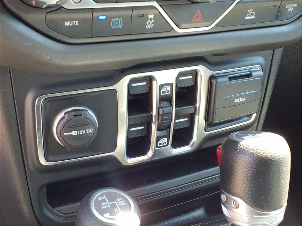 Certified 2024 Jeep Wrangler Unlimited Sahara AWD/4WD image 8