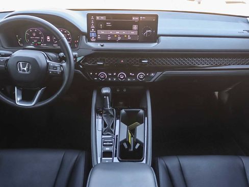 Used 2023 Honda Accord Touring image 11