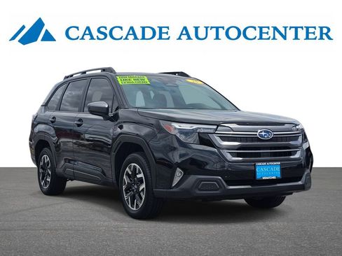 Used 2025 Subaru Forester Premium AWD/4WD image 7