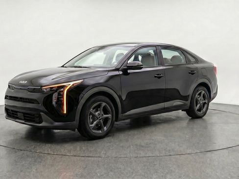 Used 2025 Kia K4 FWD image 3