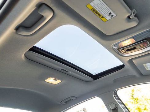 Used 2024 Hyundai Elantra Limited image 13