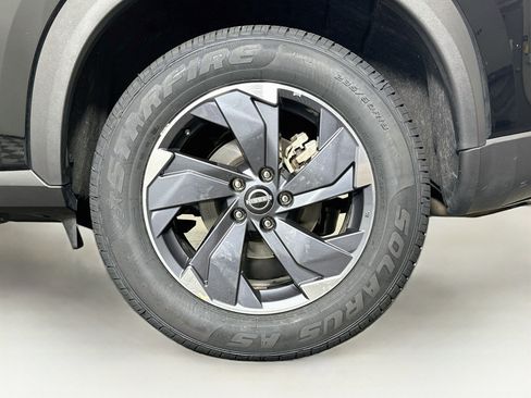 Used 2025 Nissan Rogue SV FWD image 11