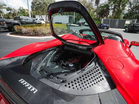 Used 2023 Ferrari SF90 Spider image 19