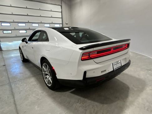 Used 2024 Dodge Charger Daytona Scat Pack w/ Plus Group AWD/4WD image 8