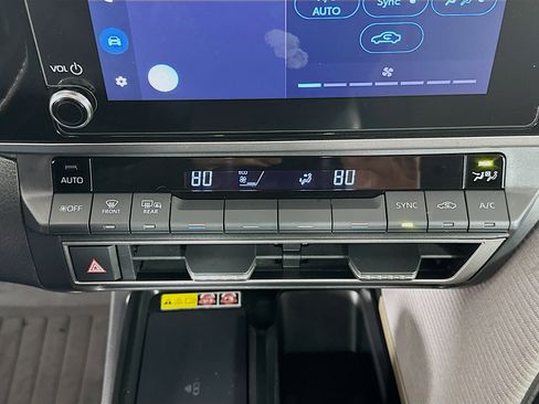 Used 2025 Toyota Camry SE image 34