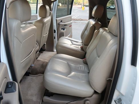 Used 2004 GMC Yukon XL SLT w/ Preferred Equipment Group image 18