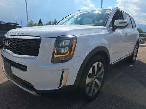 Used 2022 Kia Telluride EX w/ EX Premium Package FWD image 3