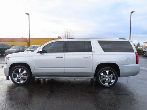 Used 2015 Chevrolet Suburban LTZ image 4