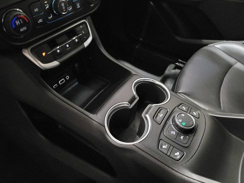 Used 2022 GMC Terrain SLT w/ Tech Package image 26