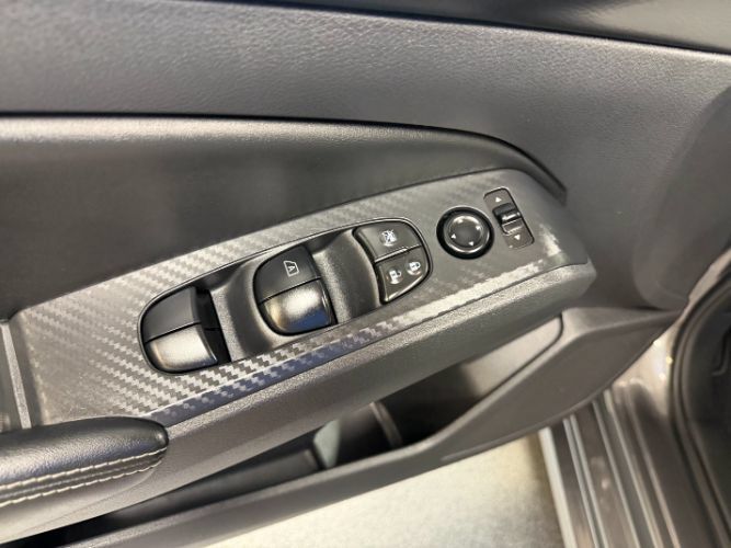 Used 2025 Nissan Altima 2.5 SV FWD image 12