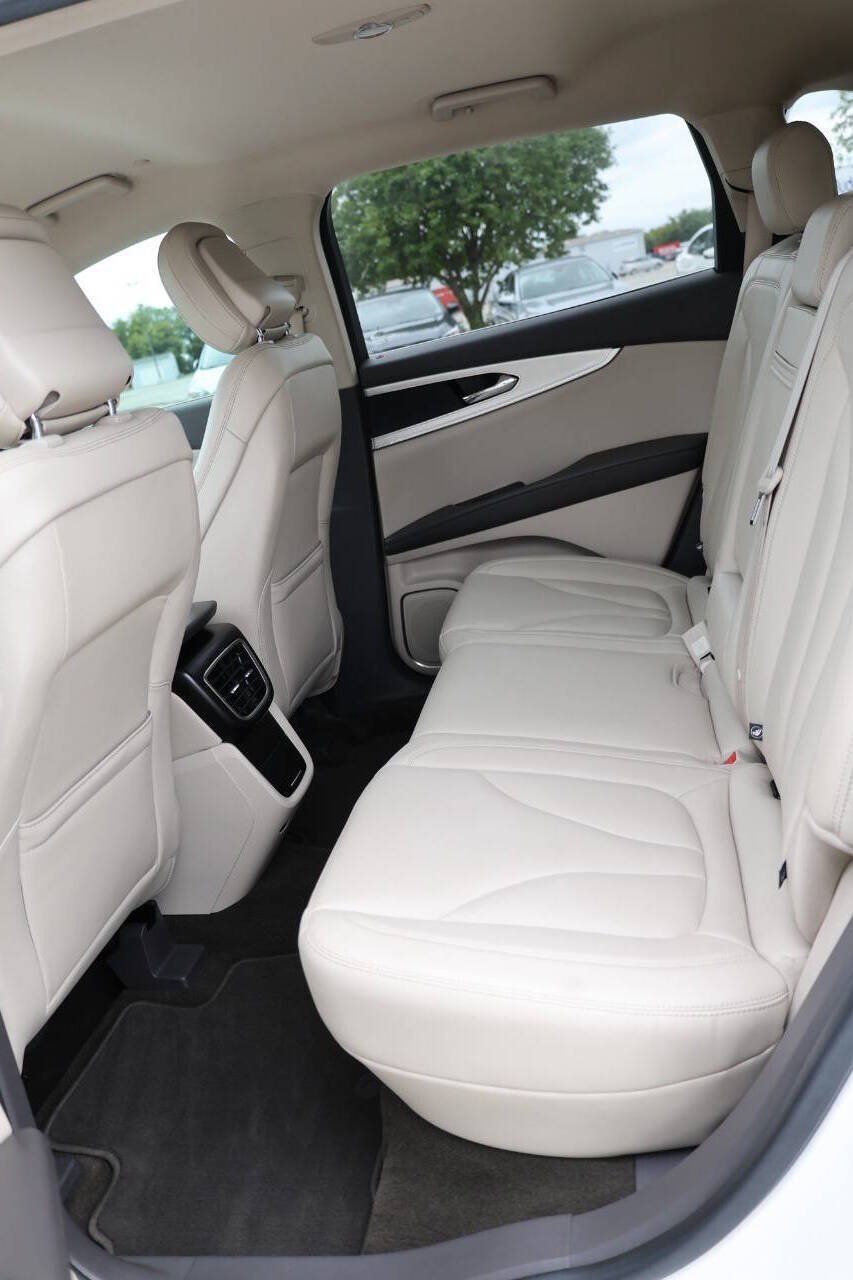 Used 2020 Lincoln Nautilus FWD image 17