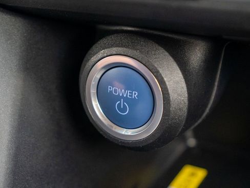 Used 2022 Toyota Venza LE image 26