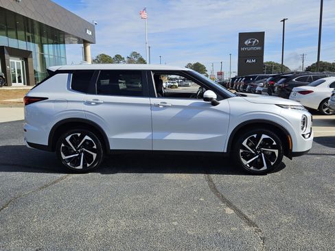 Used 2024 Mitsubishi Outlander SE image 15