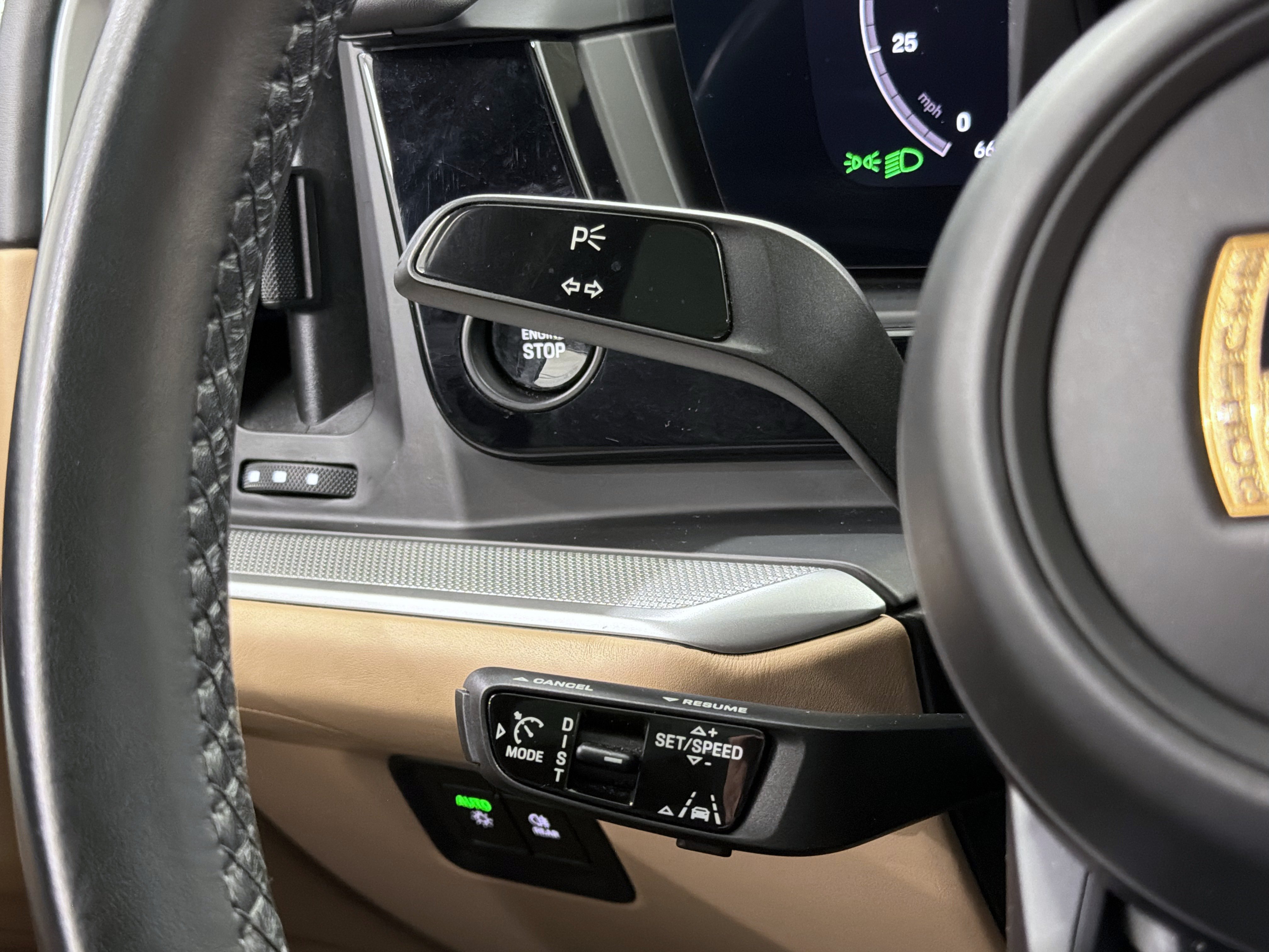 Certified 2024 Porsche Cayenne Coupe AWD/4WD image 43