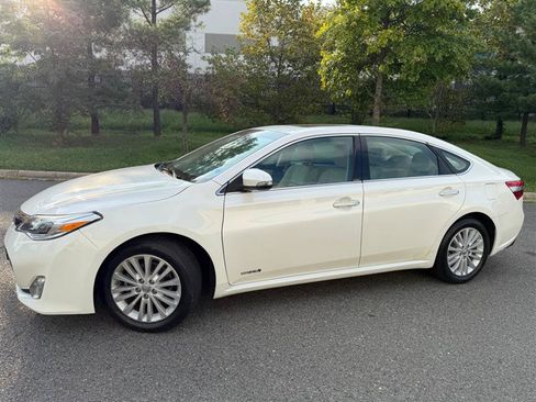 Used 2013 Toyota Avalon XLE Touring FWD image 5