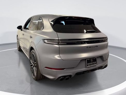 Used 2025 Porsche Cayenne GTS AWD/4WD image 6