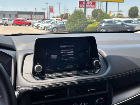 Used 2026 Nissan Rogue SV FWD image 19