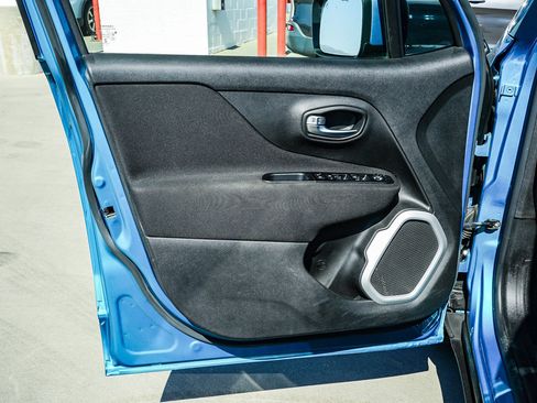 Used 2021 Jeep Renegade Latitude FWD image 22
