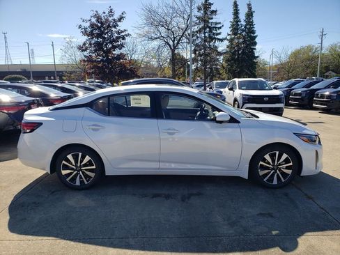 New 2025 Nissan Sentra SV w/ SV Premium Package FWD image 5