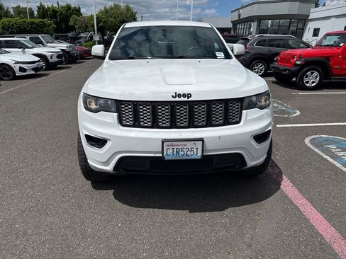 Used 2018 Jeep Grand Cherokee Altitude AWD/4WD image 2