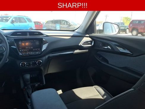 Used 2022 Chevrolet TrailBlazer LT w/ Convenience Package FWD image 12