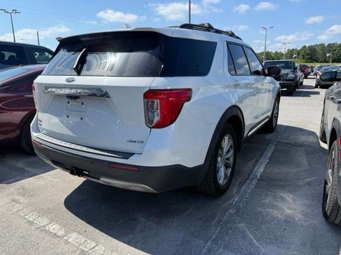 Used 2021 Ford Explorer XLT w/ Equipment Group 202A AWD/4WD image 3