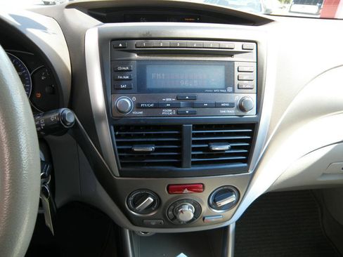 Used 2010 Subaru Forester 2.5X Premium image 11