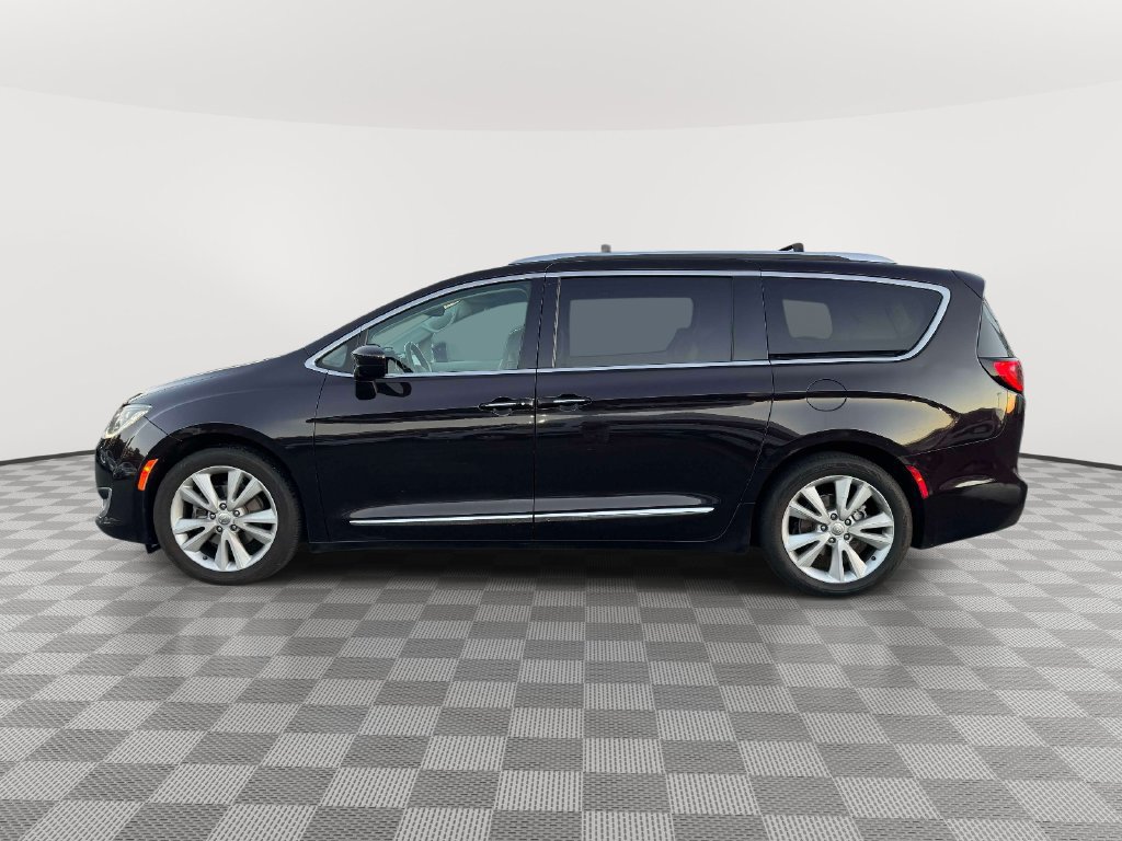 Used 2017 Chrysler Pacifica Touring-L Plus FWD image 4
