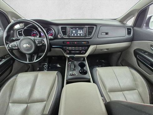 Used 2017 Kia Sedona LX w/ LX Essentials Premium Package FWD image 18