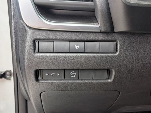 Used 2023 Nissan Rogue SV FWD image 21