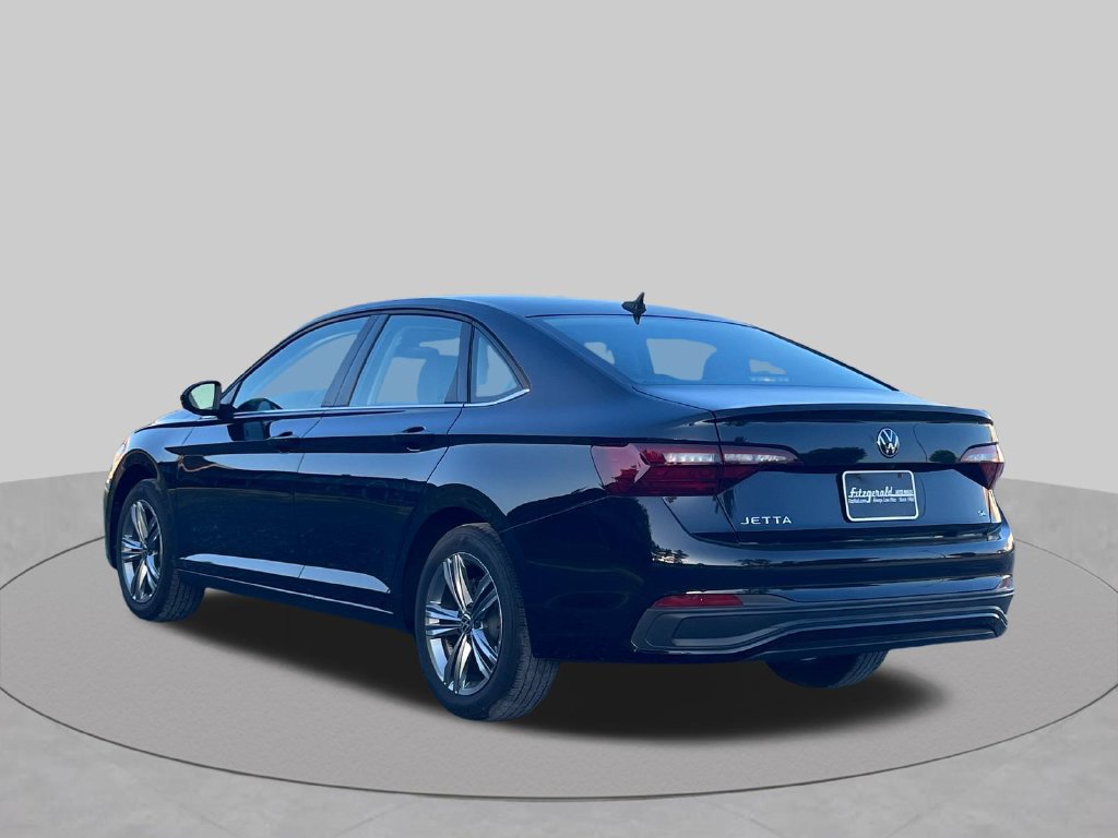 Used 2024 Volkswagen Jetta SE FWD image 9