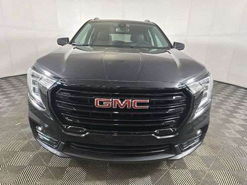 Used 2024 GMC Terrain SLT w/ Elevation Edition FWD image 9