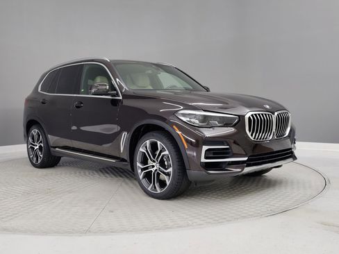 Used 2022 BMW X5 sDrive40i w/ Parking Assistance Package image 5