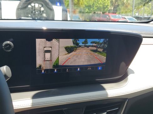 Used 2024 Buick Encore GX Avenir w/ Avenir Technology Package FWD image 29