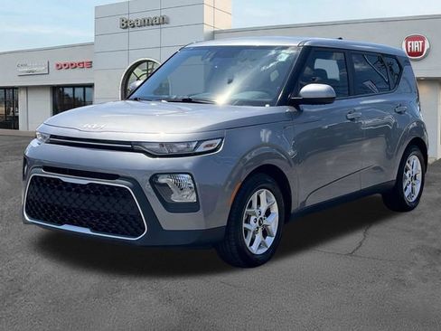 Used 2022 Kia Soul LX w/ Technology Package FWD image 3